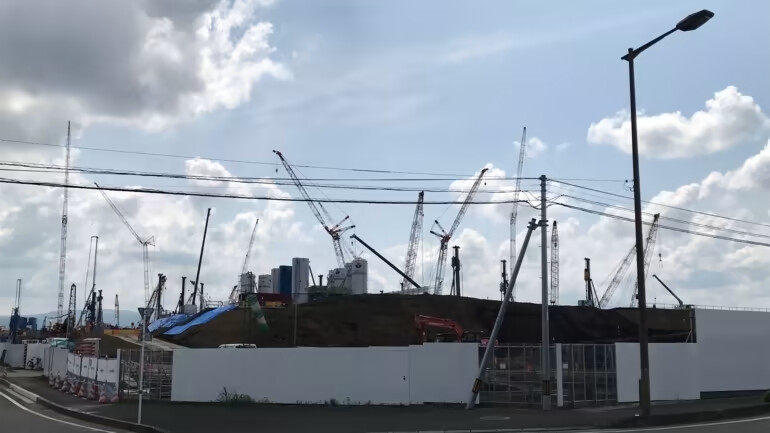 今年6月,台积电在熊本县菊阳町建设日本首座新工厂的工地 图源:《日经亚洲评论》