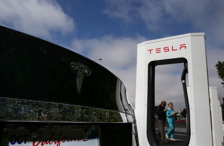 Tesla正在申请公共资金，寻求在美国设置更多电动车充电站。法新社