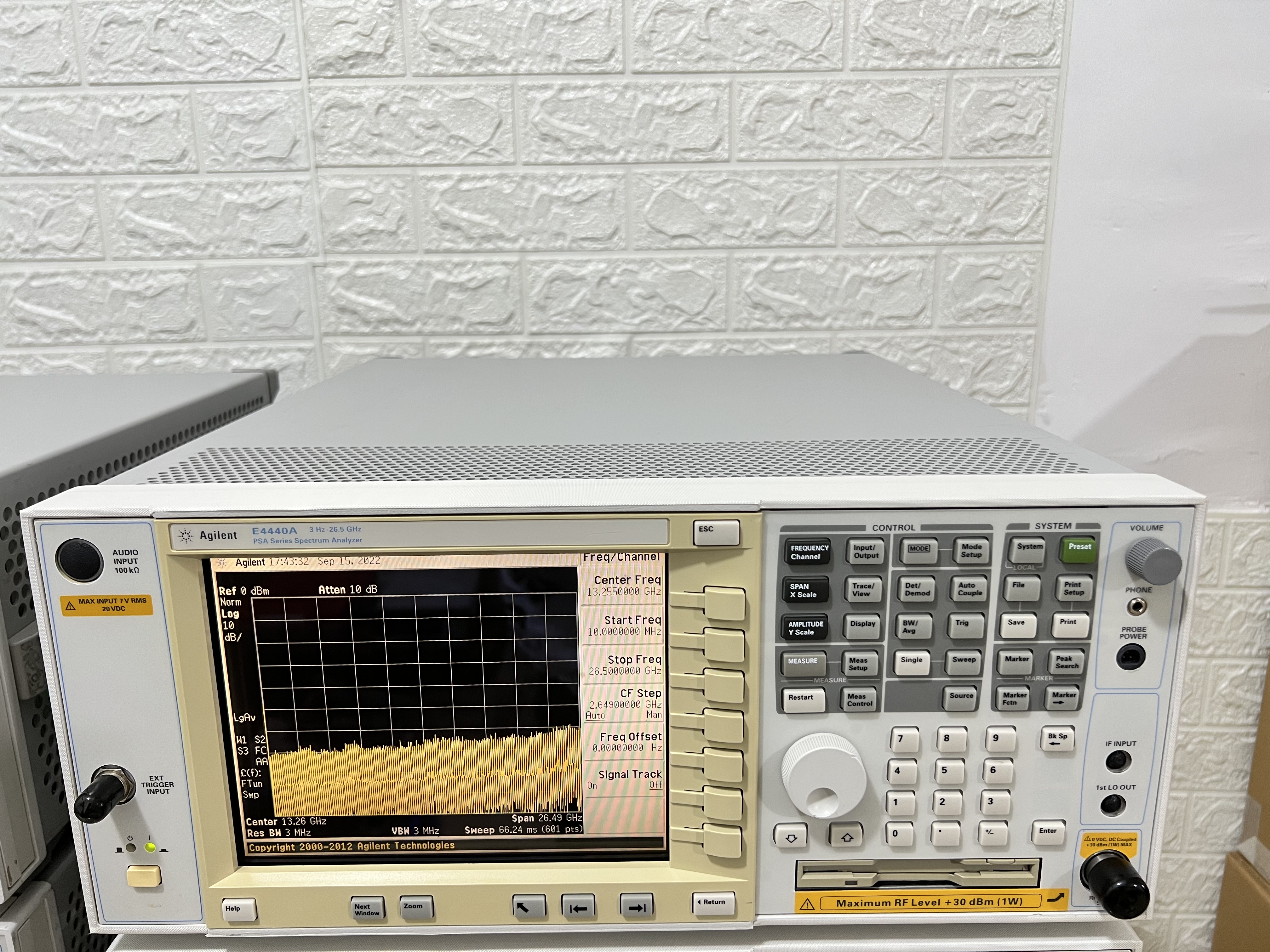 Agilent 安捷伦E4440A 频谱分析仪