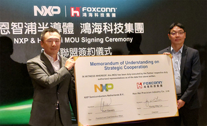 NXP台湾区业务副总经理臧益群(左),鸿海产品长萧才祐