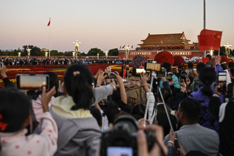 国内7成财富与房地产市场挂钩，如今重要经济成长动能已然失效。法新社