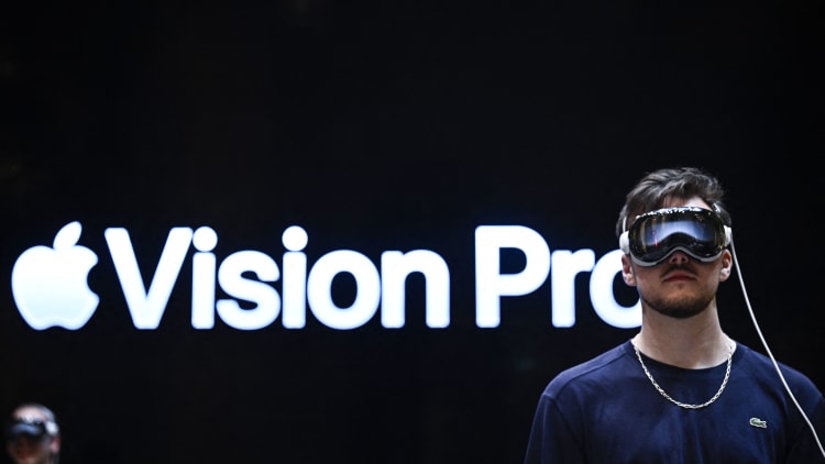 苹果Vision Pro遇冷，智能眼镜成新宠