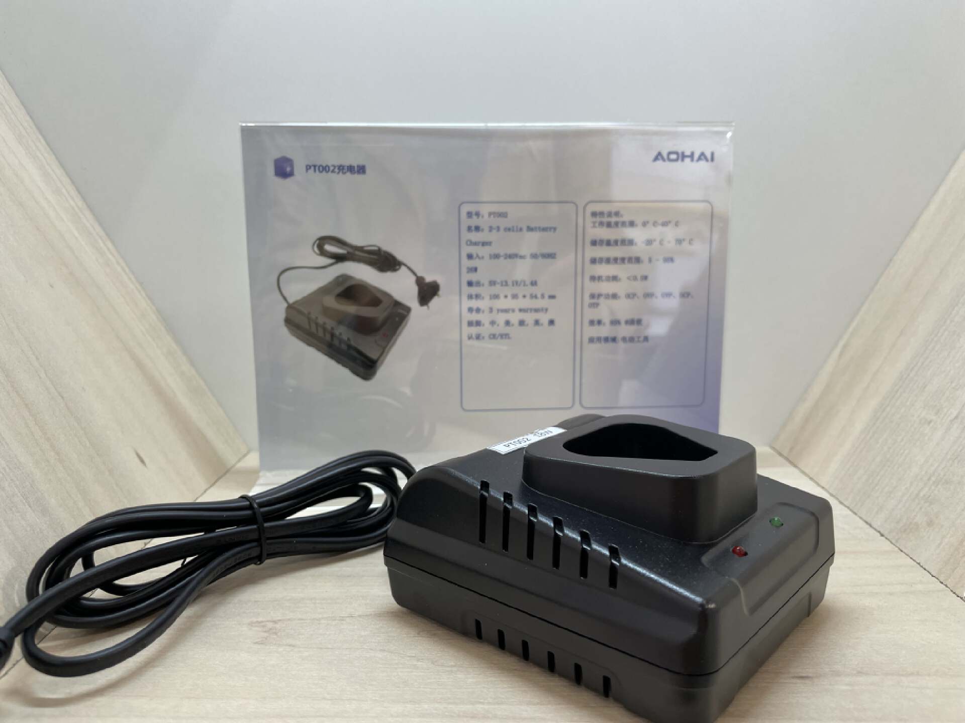 奥海推出PT002与PT004锂电池充电器,满足你的多样化锂离子电池充电需求-充电头网