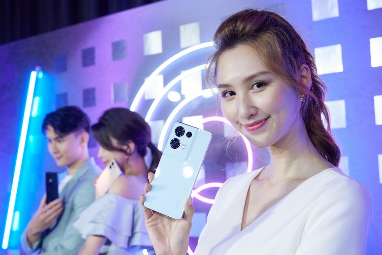 OPPO发表Reno 8系列手机。李建梁摄