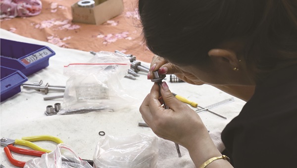 微型丝杆在工业设备中如何安装？