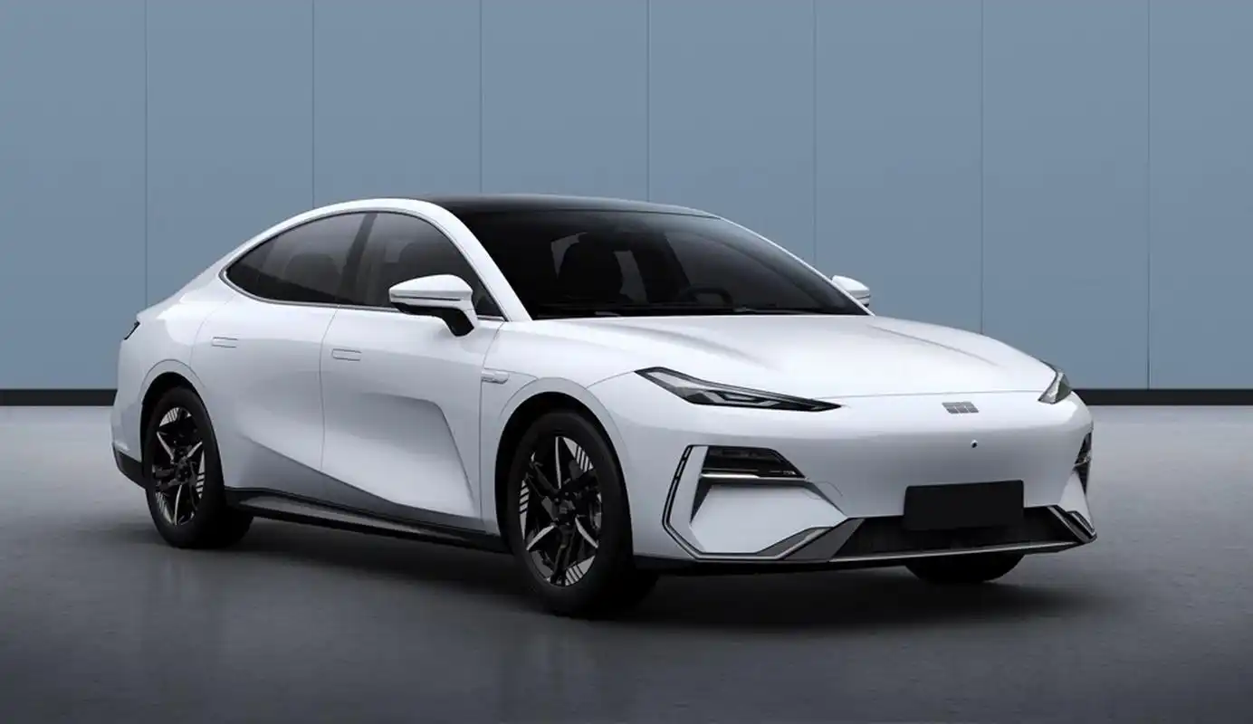 吉利银河E8新款预计2025年上半年上市，定位中大型纯电轿车