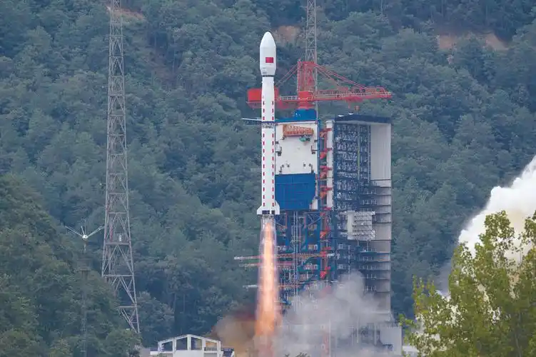 中国成功发射卫星互联网低轨01组卫星