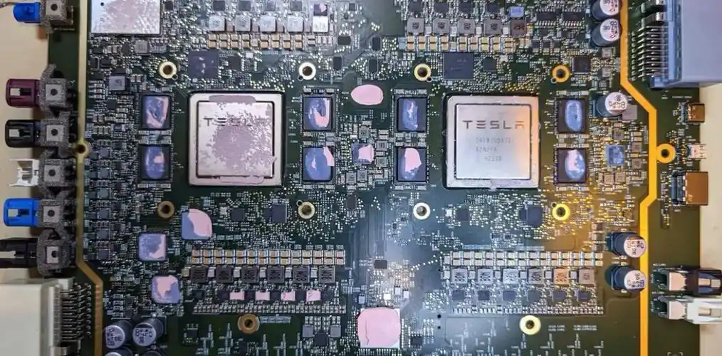 Tesla HW4电脑故障频发，车主投诉激增