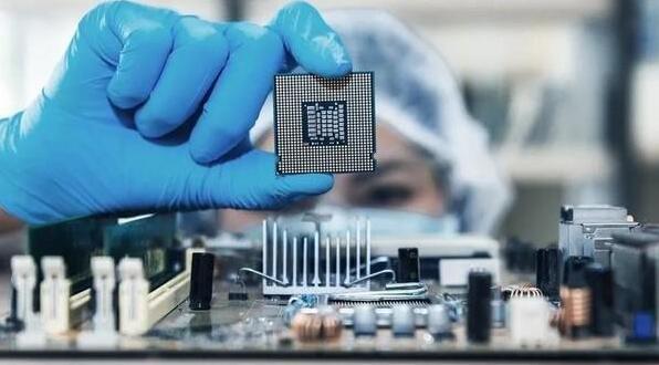 成都华微发布国内首款64G超高速AD转换器芯片