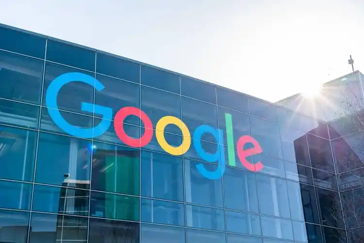 前Google CEO呼吁设立AI紧急关闭机制