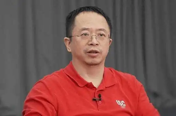 ​360公司创始人周鸿祎：AI某些方面已超越99%人类