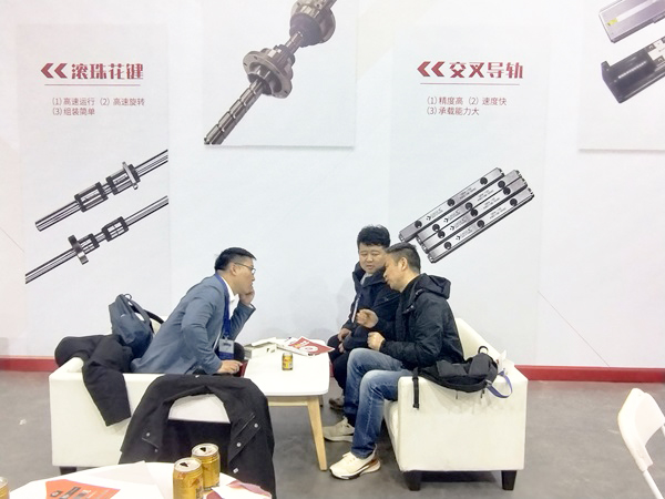 交叉导轨与直线导轨哪个更适合高速运动？