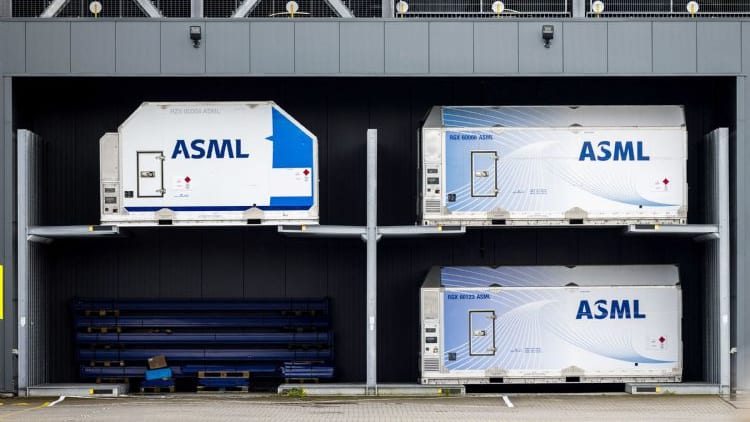 ASML新光刻机遭推迟,业绩转化引担忧
