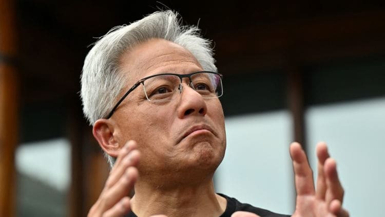 黄仁勋结束韩国行程赴英，或为AI工厂找能源