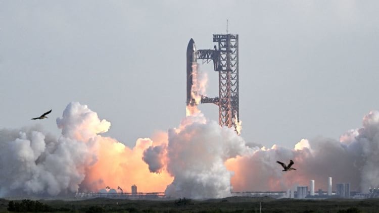 SpaceX申请发十万颗卫星,构建AI通信底座