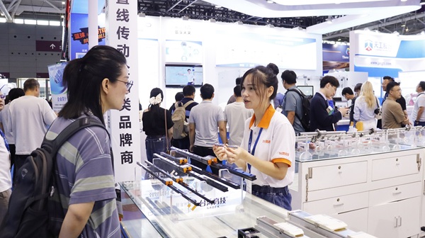 微型导轨如何破解高倍光学成像抖动难题？
