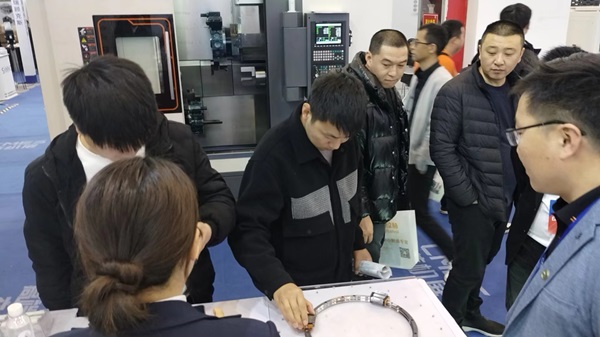 弧形导轨在自动化设备中的优势