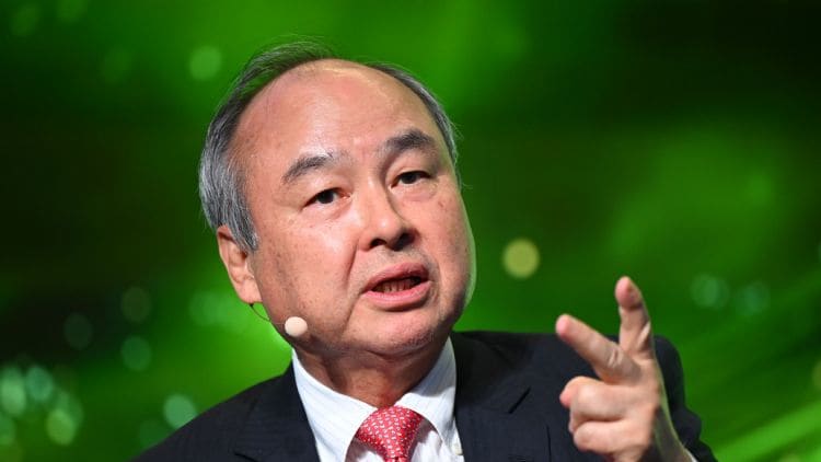 孙正义称AI正设计新模型，超级智能两年内将到来