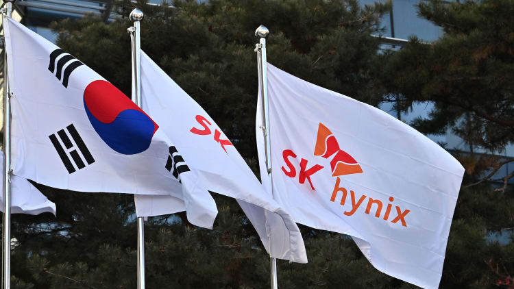SK会长发出警告:2027年半导体或面临严重短缺