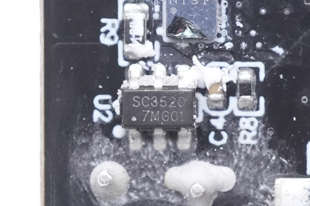 南芯科技SC3520被闪极67W麦金塔氮化镓充电器采用-充电头网
