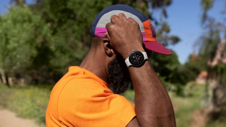 Pixel Watch 2整合了Fitbit的健康侦测功能,数据也能和手机上的Fitbit App同步。Google Pixel Watch 2整合了Fitbit的健康侦测功能,数据也能和手机上的Fitbit App同步。Google