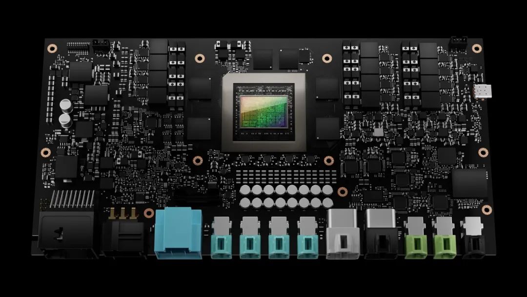 GTC22 | NVIDIA 推出集中式车载计算平台 DRIVE Thor，可将多种智能功能整合到单个低能耗运算系统中