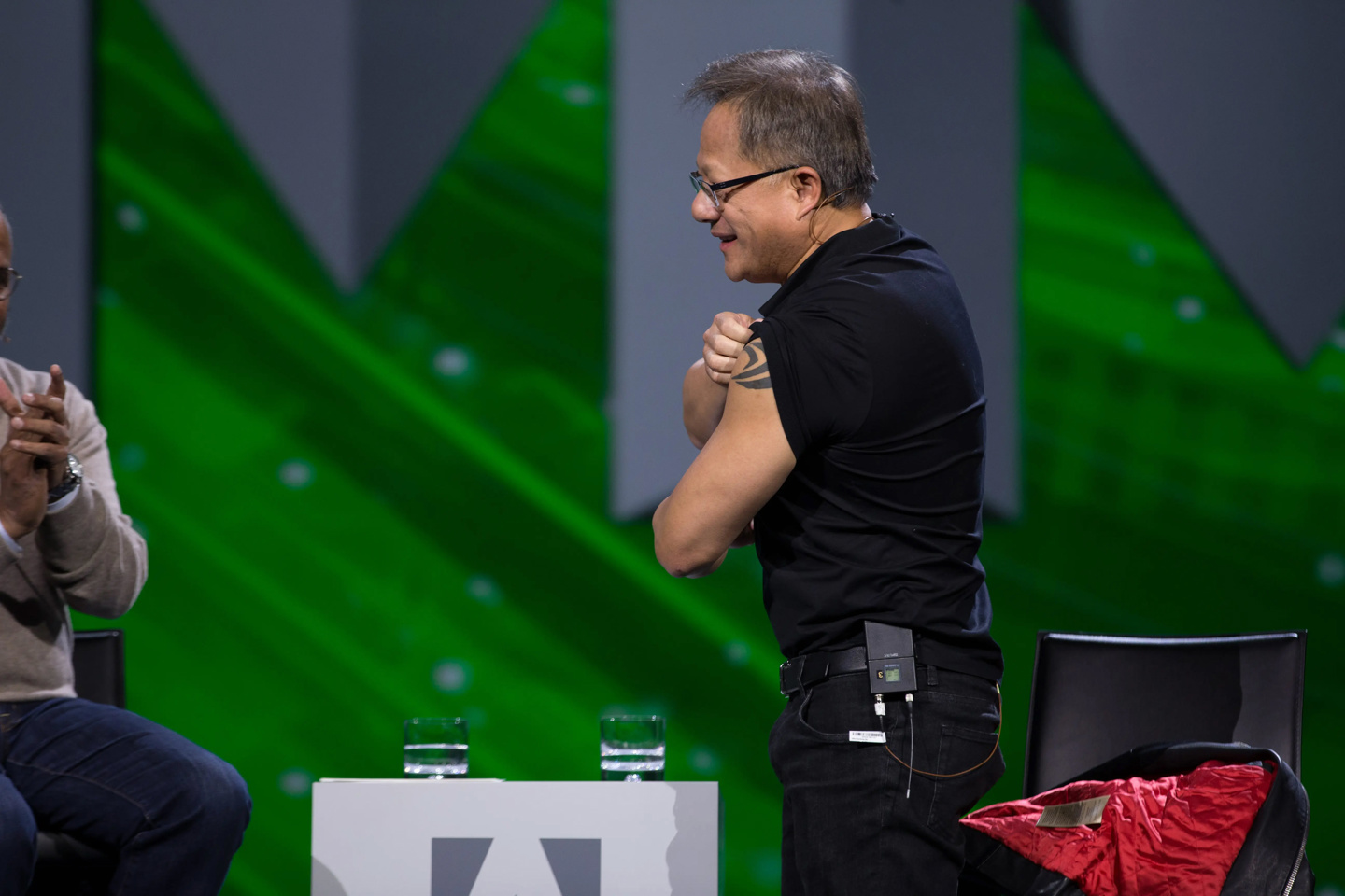 NVIDIA GPU供不应求，美超微CEO向黄仁勳开口！