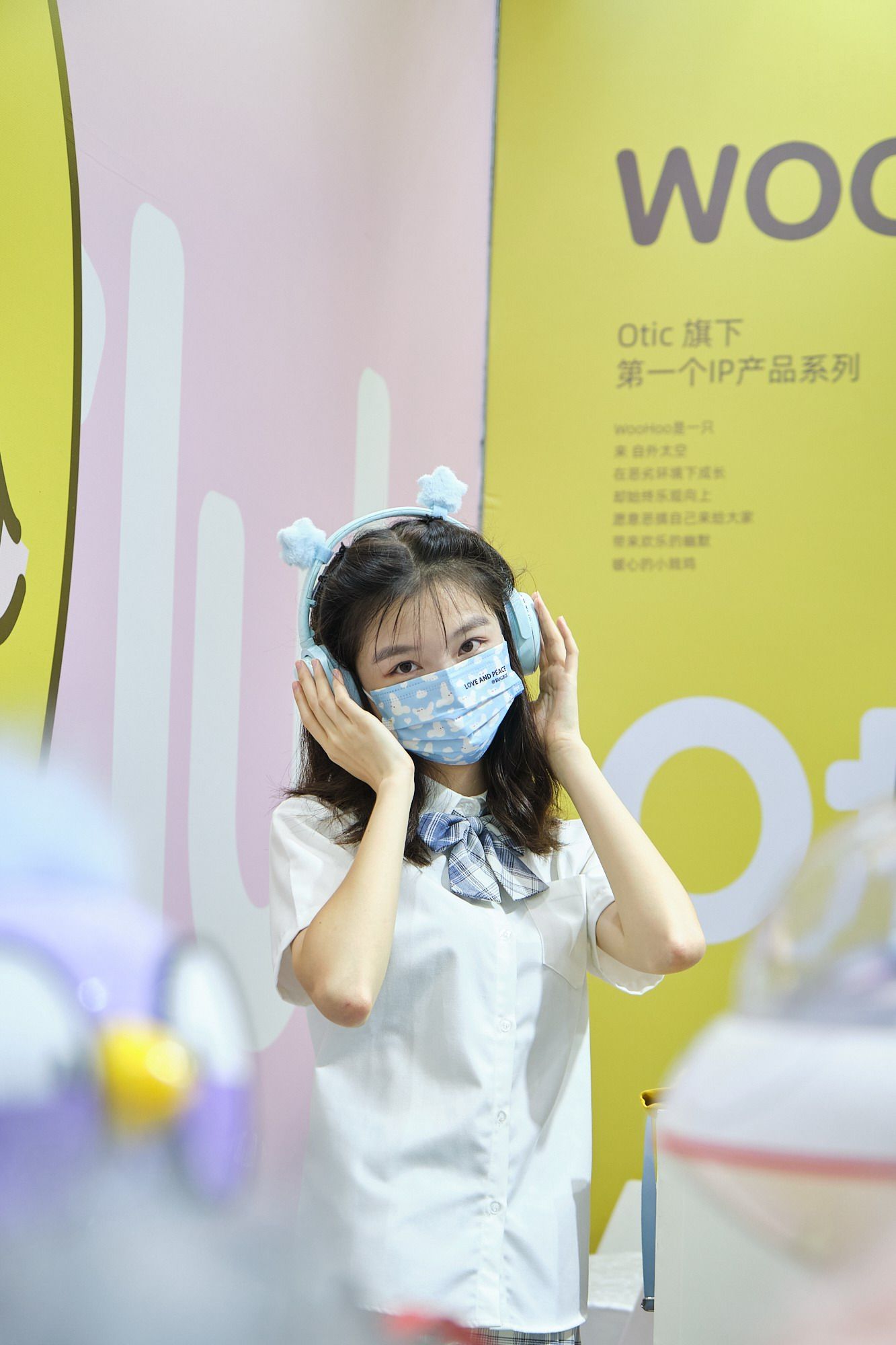 showgirl陪你逛2022深圳礼品展-充电头网