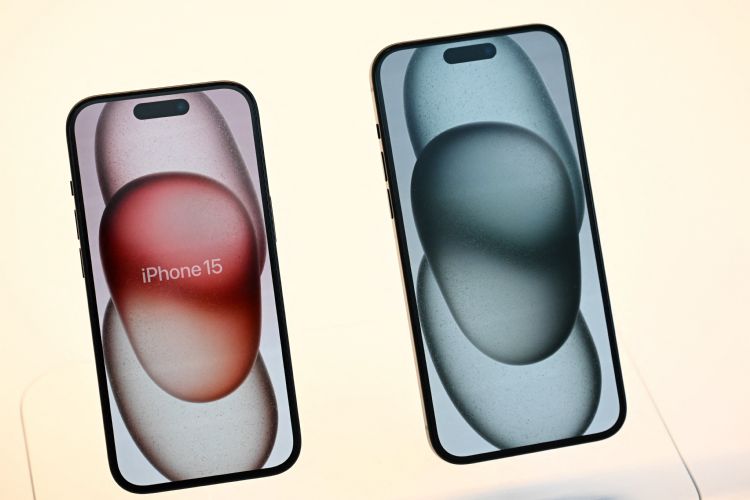 分析指苹果iPhone在国内销售下滑,与当地经济疲软及华为Mate 60 Pro有关。法新社 分析指苹果iPhone在国内销售下滑,与当地经济疲软及华为Mate 60 Pro有关。法新社