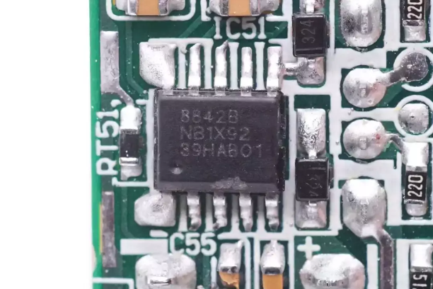 易冲半导体CPS8842B被荣耀35W超级快充采用-充电头网