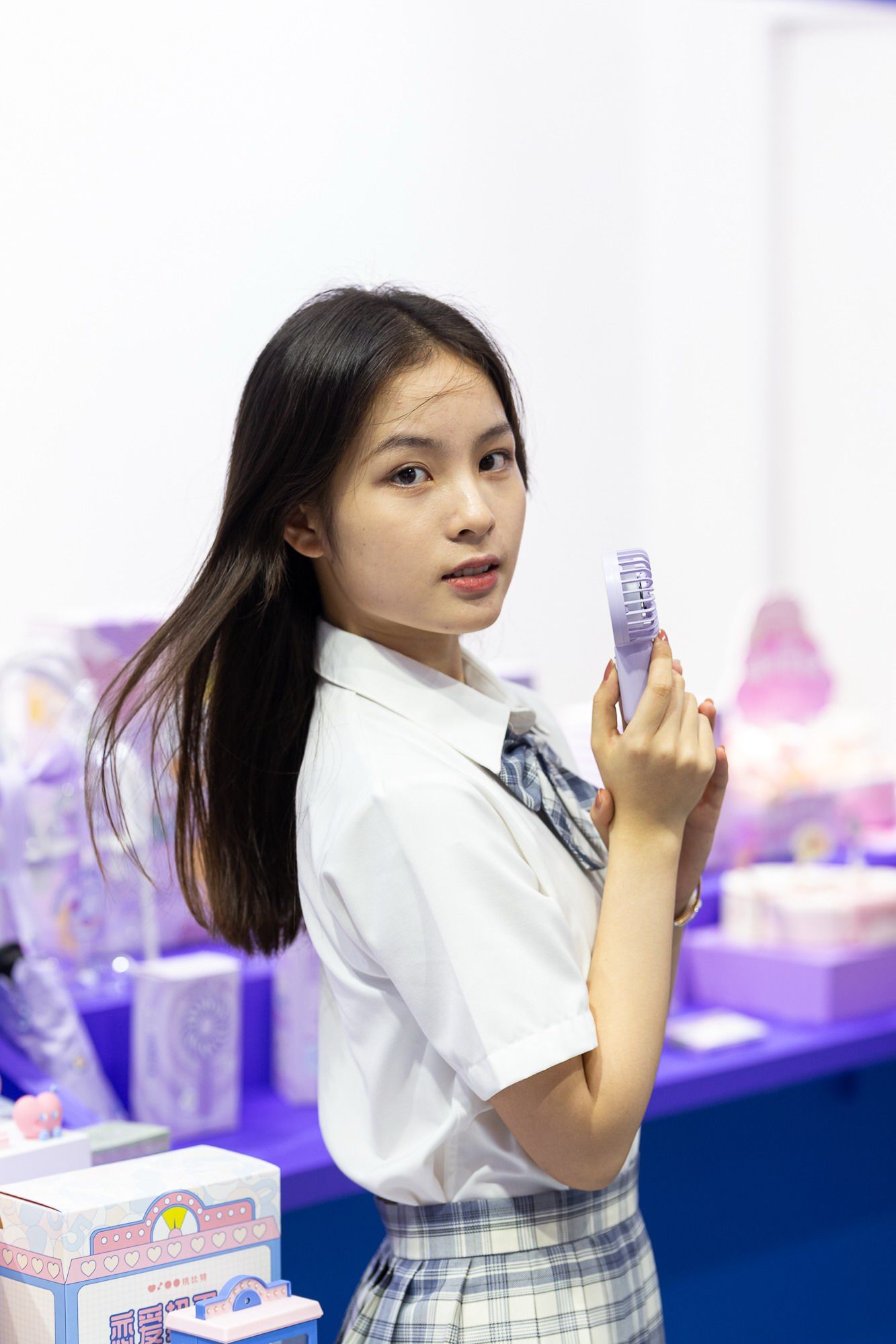 showgirl陪你逛2022深圳礼品展-充电头网