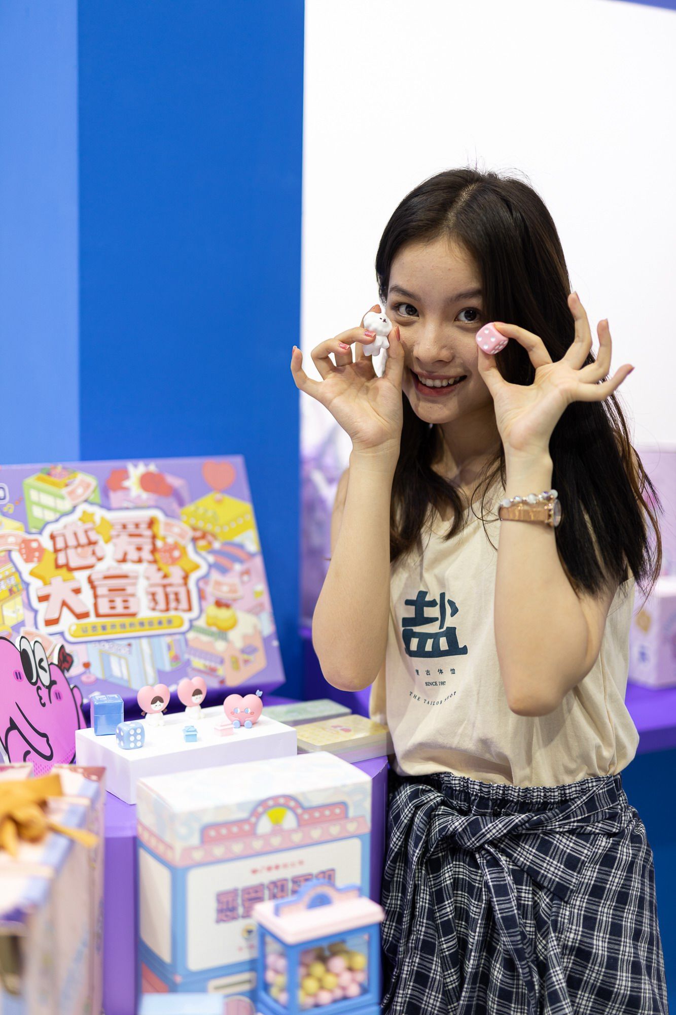 showgirl陪你逛2022深圳礼品展-充电头网