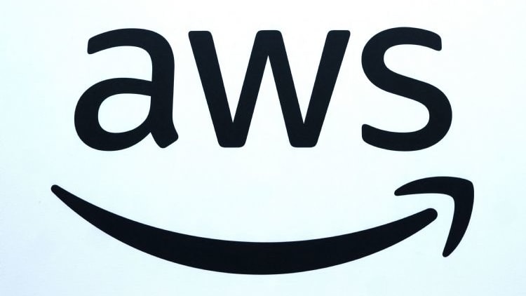 AWS斥资十亿美元建新部门,驻场助企业AI落地
