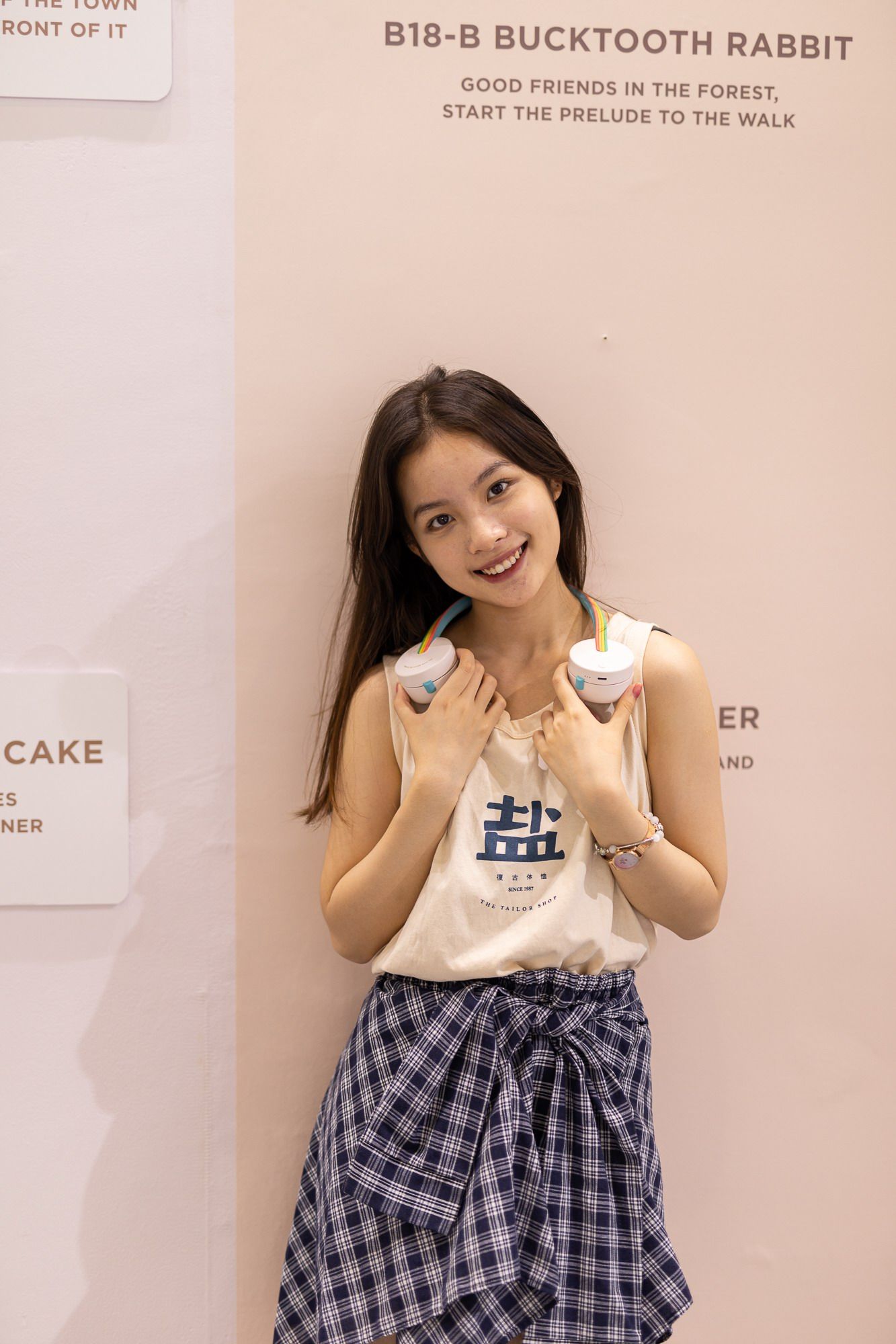 showgirl陪你逛2022深圳礼品展-充电头网