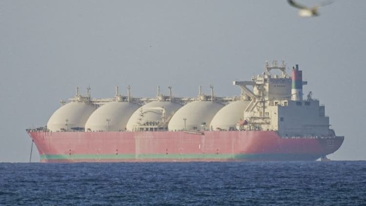 荷莫兹海峡封锁加剧，全球能源与科技供应链承压