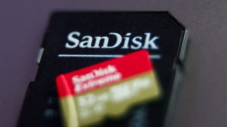 手机厂商或重启microSD卡槽，应对DRAM成本上涨