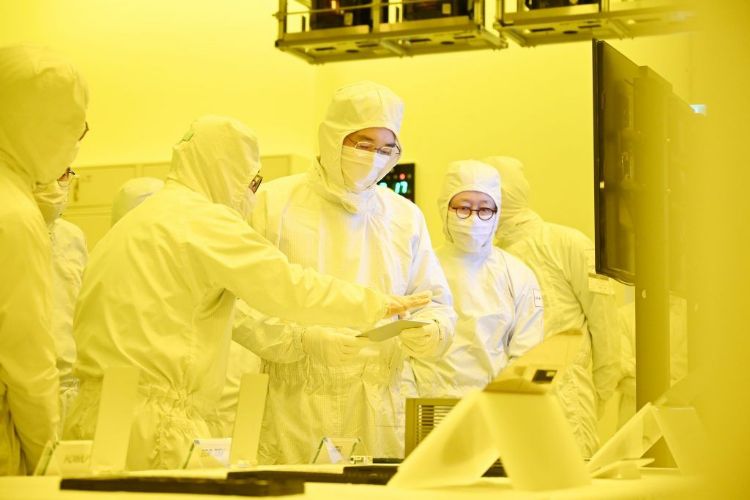 三星计划在HBM4封装中引入混合键合技术