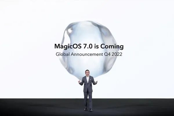 荣耀推出MagicOS！赵明要用开放生态竞争iOS；iPhone三年来或首次全系涨价；中芯国际奖励独董吴汉明股票 | 日报