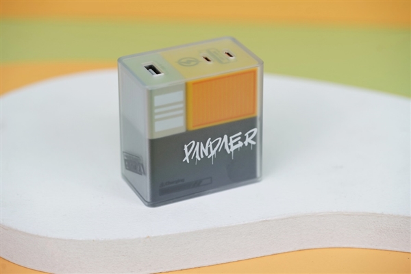 2C1A三口独立 魅族PANDAER 65W“变速箱”潮充充电器图赏