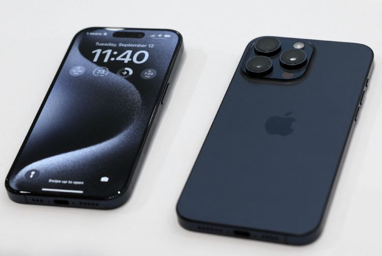 iPhone 15 Pro Max的多项零组件成本上涨。法新社 iPhone 15 Pro Max的多项零组件成本上涨。法新社