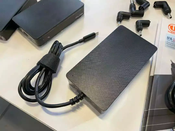 每周上新：苹果 Lightning转USB-C转接器，绿联 磁吸无线充电套装，倍思 iPhone 15系列快充配件-充电头网