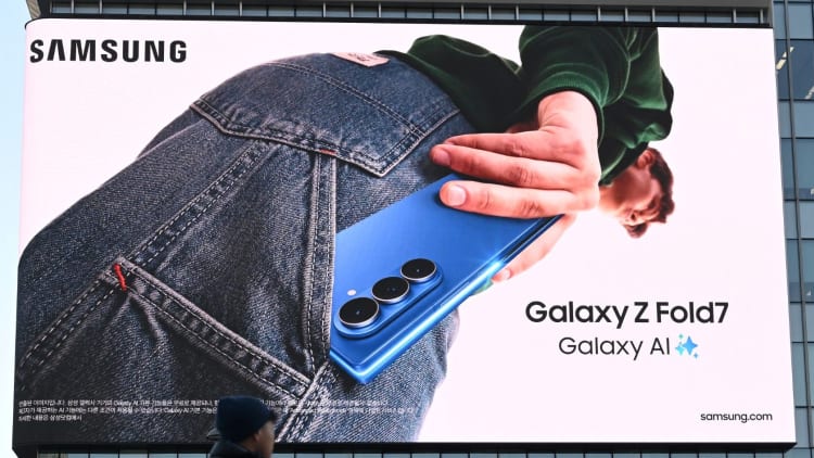 三星新款折叠屏手机预售保留存储翻倍优惠
