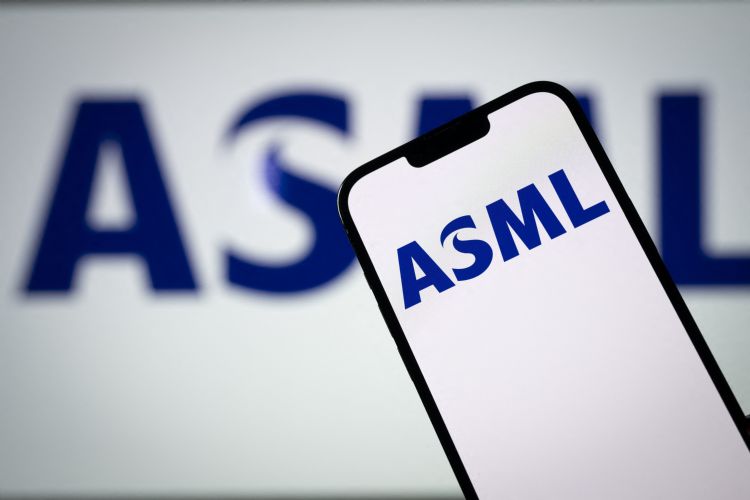 AI热潮推动ASML业绩展望，半导体设备需求持续升温