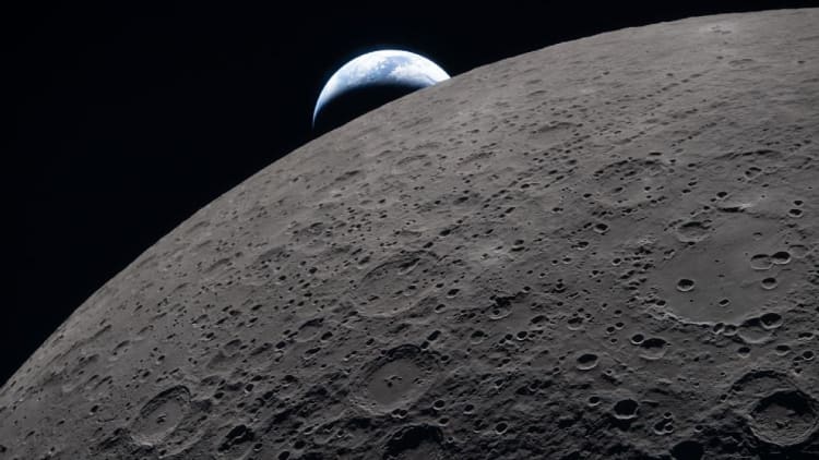 NASA Artemis II任务拍摄月球背面高清影像