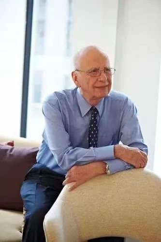 默多克考虑合并福克斯和新闻集团；英特尔CEO称愿意为AMD与英伟达代工；华为5G通信壳降价 | 日报