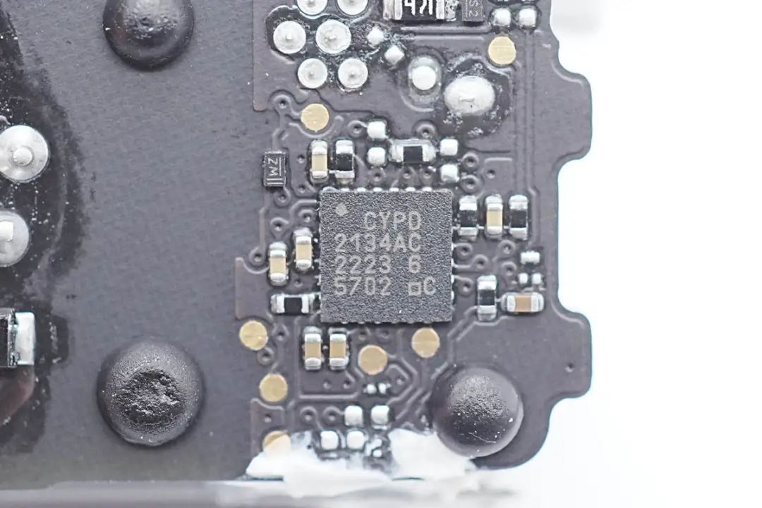 拆解报告:苹果iphone 14原装20w快充充电器