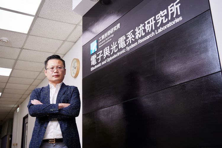 工研院电子与光电系统研究所组长方彦翔认为,面对2027和2030年的下时代CPO模块技术规格,厂商、学者、法人大家应该坐下来谈合作。李建梁摄 工研院电子与光电系统研究所组长方彦翔认为,面对2027和2030年的下时代CPO模块技术规格,厂商、学者、法人大家应该坐下来谈合作。李建梁摄