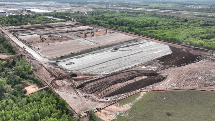 Tesla Optimus机器人双厂建设中，2027年德州工厂将投产