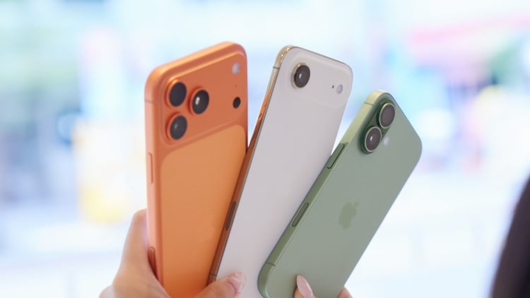 iPhone 17热销超预期，国产手机品牌面临压力