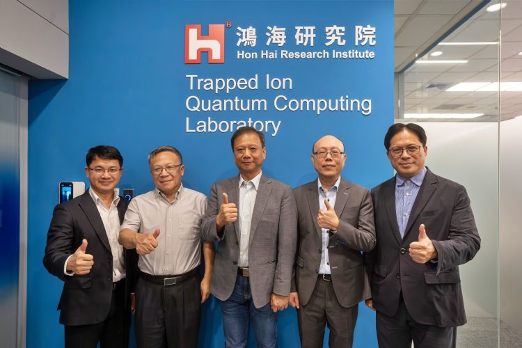 富士康研究院离子阱量子计算实验室启用。富士康 富士康研究院离子阱量子计算实验室启用。富士康